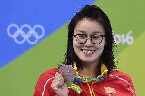 吃瓜群众对娱乐圈的评价,吃瓜群众眼中的繁华与争议